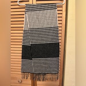 Black and white Scarf